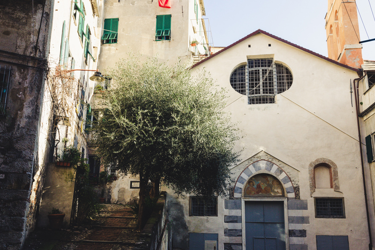 Genoa: Secret Corners Photography Tour and Traditional Snack