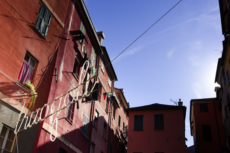 Genoa: Secret Corners Photography Tour and Traditional Snack
