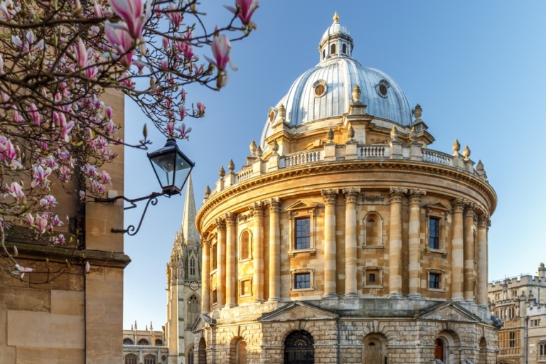 Oxford : jeu d'exploration d'anciens élèves célèbres avec application