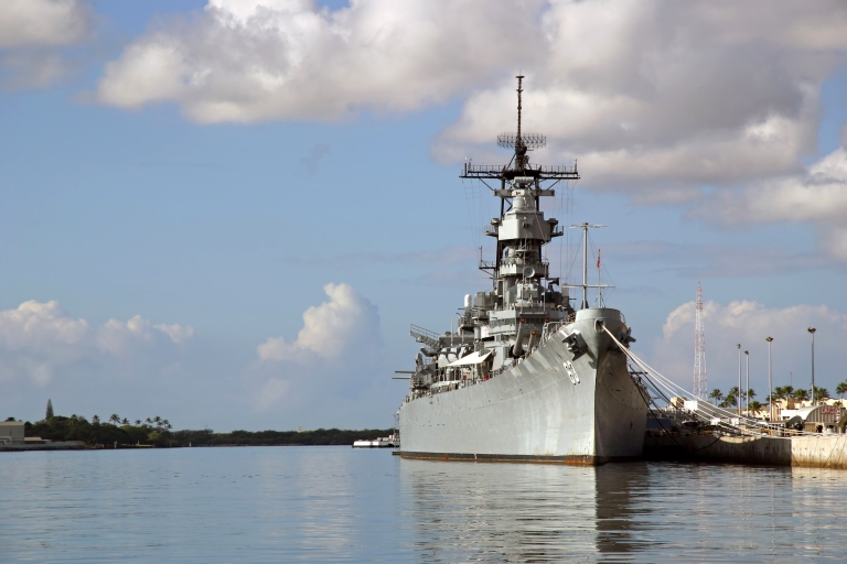 Honolulu: Pearl Harbor, USS Arizona, Might Mo y recorrido por la ciudad