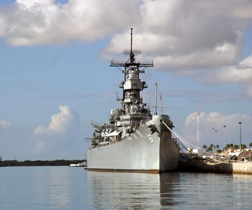Oahu: Pearl Harbor, USS Arizona, Might Mo, & Honolulu Tour