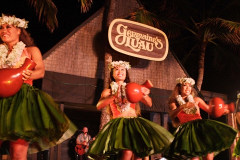 Oahu: Germaine's Traditionelle Luau Show & Buffet AbendessenOahu: Germaines traditionelles Luau und Abendessen Original