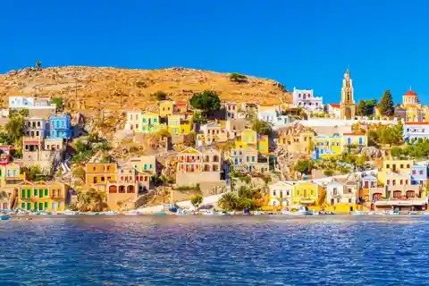 Von Rhodos aus: Tagesausflug zur Insel Symi mit Boot und Hotelabholung