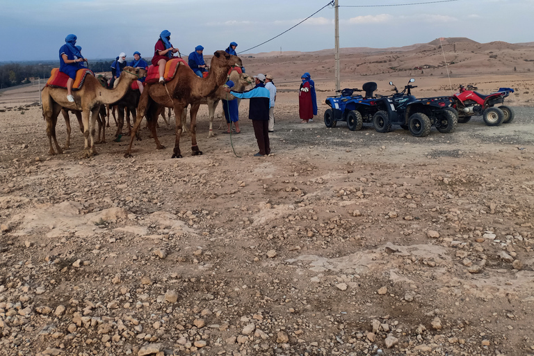 Ab Marrakesch: Kamelritt bei Sonnenuntergang in der Agafay-Wüste