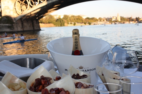 Sevilla: crucero privado por el río con cena y bebidas