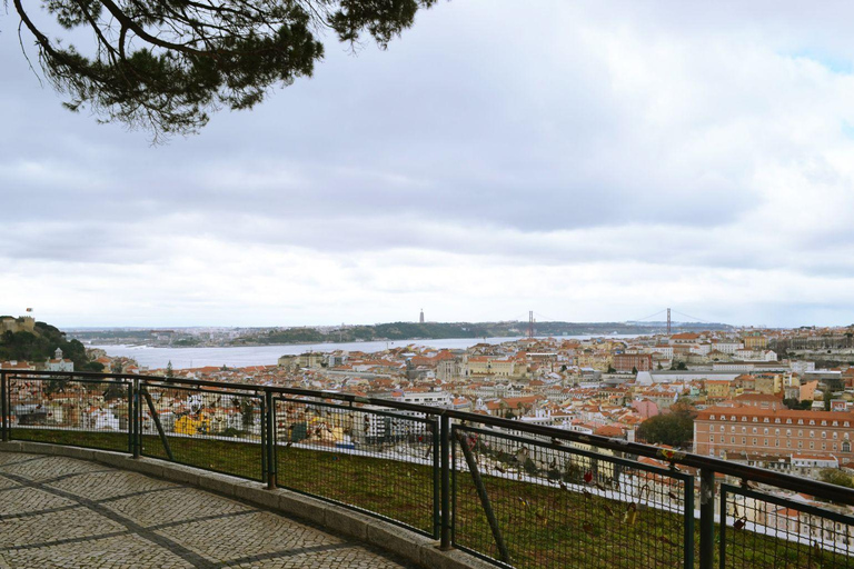 Lisbon: Private Tuk-Tuk Tour with Hotel/Cruise Port Pickup Whole City Tour