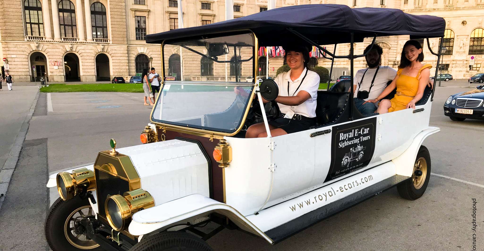 Vienna: Private Electric Car Sightseeing Tour