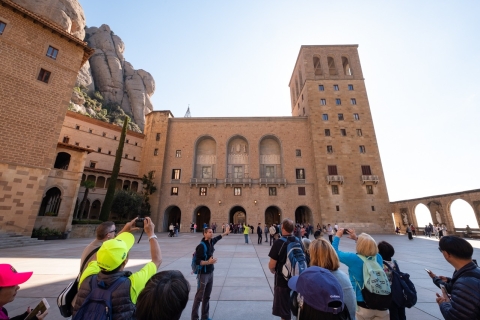 Montserrat i Sitges z Barcelony: łatwa wędrówka i kolejka linowa