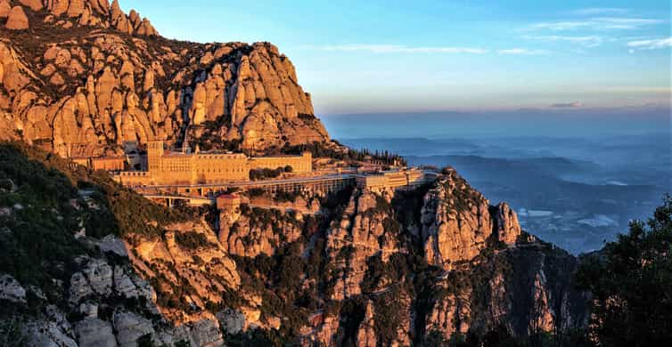 Barcelona: Sitges & Montserrat Monastery Tour with Easy Hike