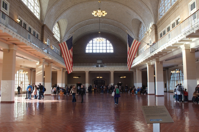 Freiheitsstatue und Ellis Island: Führung durch StudentenPrivate Tour auf Spanisch oder Englisch