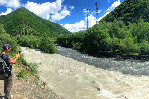 Ab Tiflis: Tour nach Kazbegi, Stepantsminda und GudauriAb Tiflis: Kazbegi, Stepantsminda & Gudauri – Private Tour