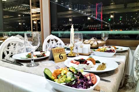 Istanbul: Bosphorus Dinner Cruise & Show with Private Table