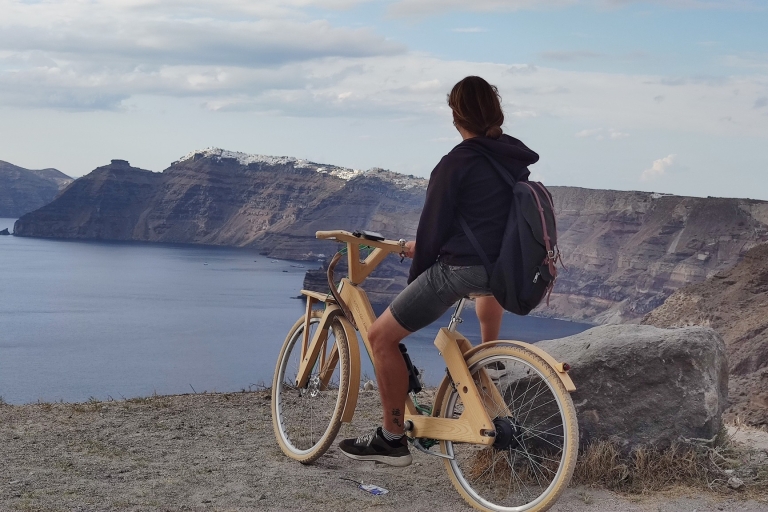 Perissa: location de vélos à Santorin pour les plages et Megalochori