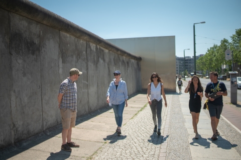 Kalter Krieg in Berlin: Insider-RundgangPrivate Tour auf Englisch oder Deutsch mit Hotelabholung