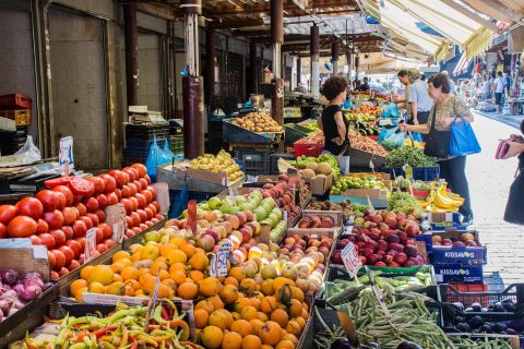 Athen: Geführte Food Walking Tour mit Markt- und Tavernen-Mittagessen