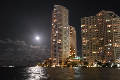 Miami: Private Evening Boat Tour with a Bottle of Champagne Boat Tour for 2 People in an 18-Foot Boat