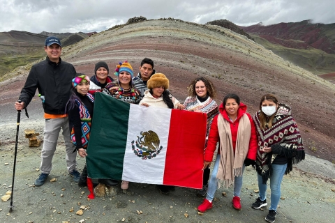Cusco: excursion d'une journée à la montagne Palccoyo avec petit-déjeuner et déjeuner