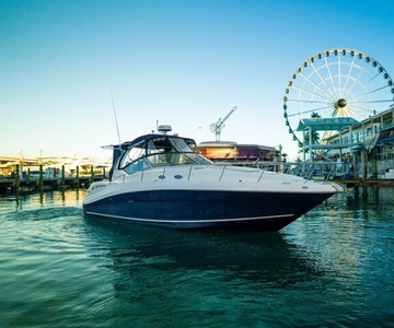 Miami: Private Yacht Cruise with Champagne