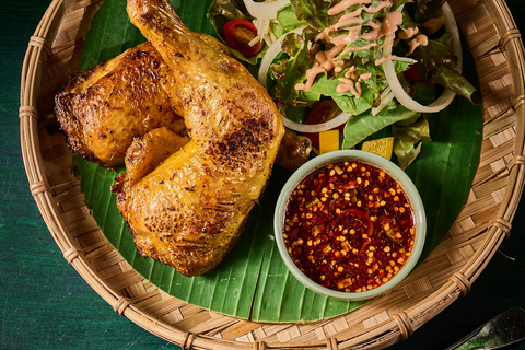 Phuket: Thai Dining Experience at Three Monkeys Restaurant Thai Set Menu for 2 - Set D