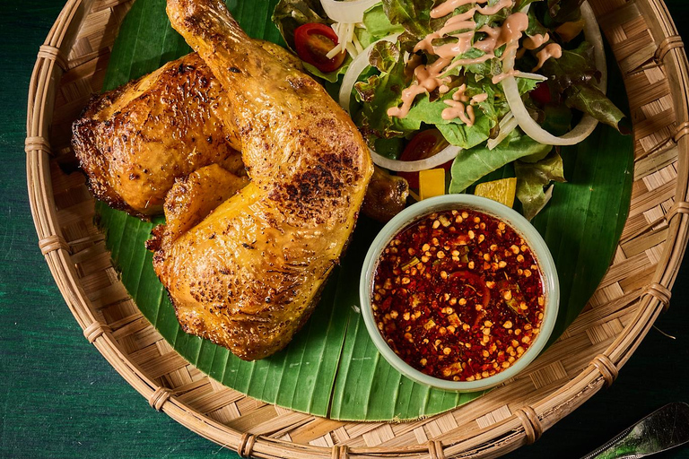 Phuket: Thai Dining Experience at Three Monkeys Restaurant Thai Set Menu for 2 - Set D