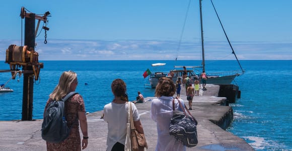 Ab Funchal: Segeltour durch die westlichen Buchten mit Mittagessen