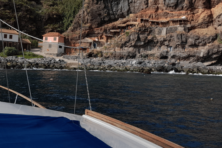 Desde Funchal: tour en velero por las bahías occidentales con almuerzo