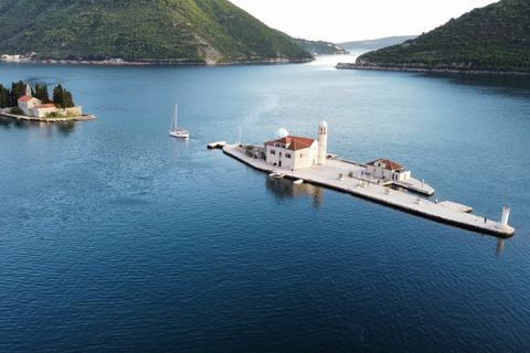 Kotor: Blauwe Grot en Mamula-boottocht met zwemmen en drinken