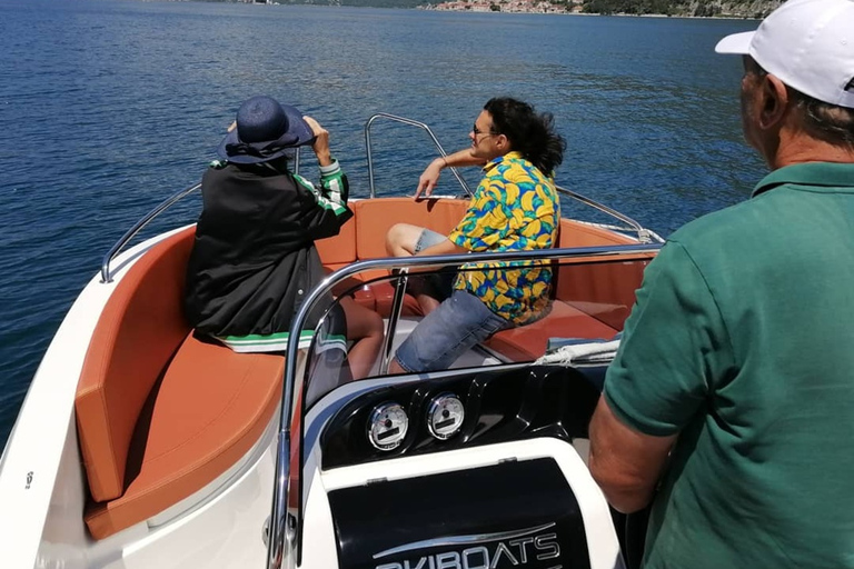 Kotor: excursion en bateau dans la grotte bleue et Mamula avec baignade et boissons