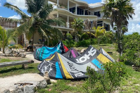 Yucatan: 6-Hour Kiteboarding Lesson at El Cuyo Beach