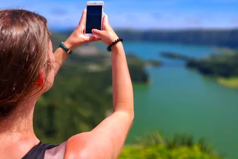 Ponta Delgada: Sete Cidades & Fire Lake Highlights Tour