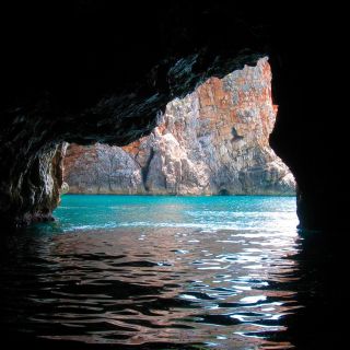 Cattaro: tour privato completo della baia di Boka, della Madonna e della Grotta Azzurra