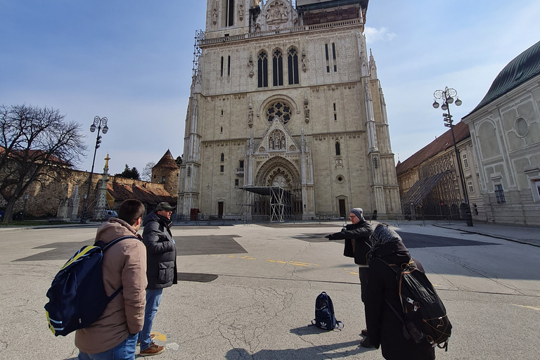 Zagreb: Excursão a pé pela cidade com passeio de funicular e túneis da Segunda Guerra Mundial