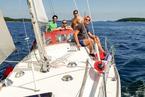 Stockholm: excursion en voilier dans l'archipel avec déjeuner et visite de l'île