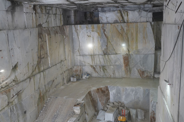 Dalla Toscana a Carrara: tour delle cave di marmo in jeep