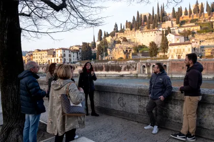 Verona: Wein und Essen Tour mit Abendessen und Verkostungen