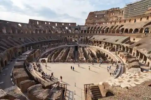 Rom: Kolosseum-Eintrittskarte mit Begleitung und Zugang zur Arena
