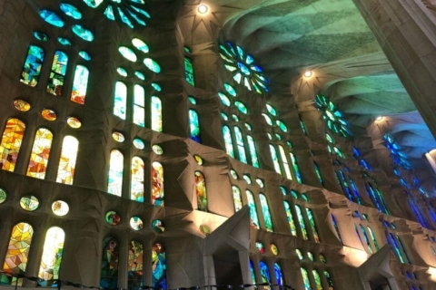 Barcelona: Geführte Sagrada Familia Tour & Skip-The-Line EintrittBarcelona: Sagrada Familia Tour mit Skip-The-Line Eintritt