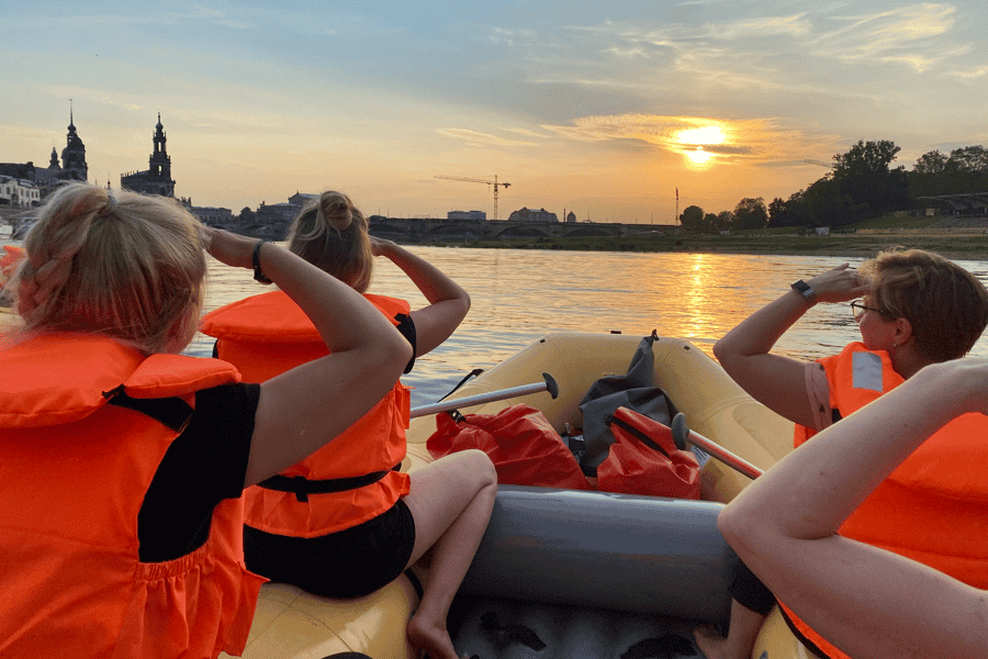 Dresden: Bootstour-Sonnenuntergang im Schlauchboot genießen
