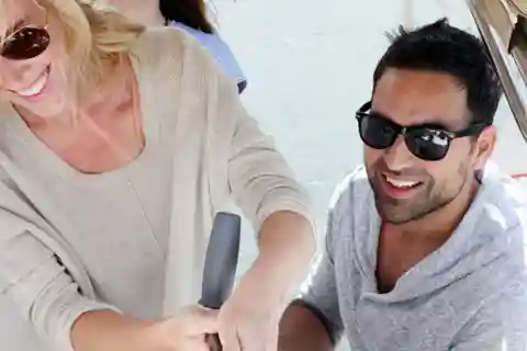 Toronto: Sailing Yacht Cruise of Toronto Harbor and Islands