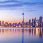 Toronto: Tour notturno per piccoli gruppi con tour in barca del porto