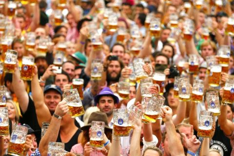 Munich: Oktoberfest 2023 Ticket, Tour, Lunch and Drinks