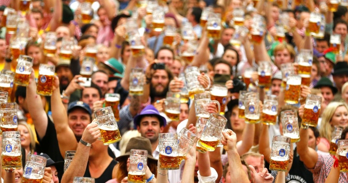Munich: Oktoberfest 2022 Ticket, Tour, Lunch and Drinks.