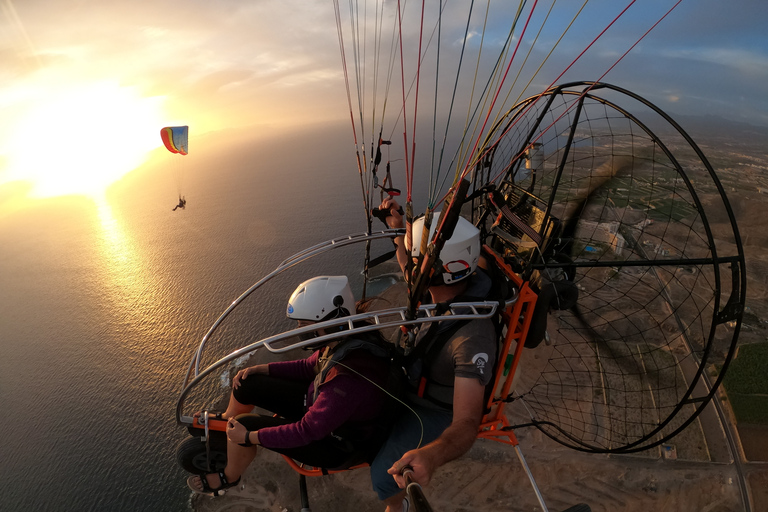 Adeje: tour in volo con paracadutisti con prelievo dall&#039;hotel e foto