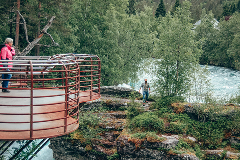 Desde Ålesund: Excursión por los fiordos y el pueblo de TrollstigenDesde Ålesund: tour al pueblo de Trollstigen y fiordos