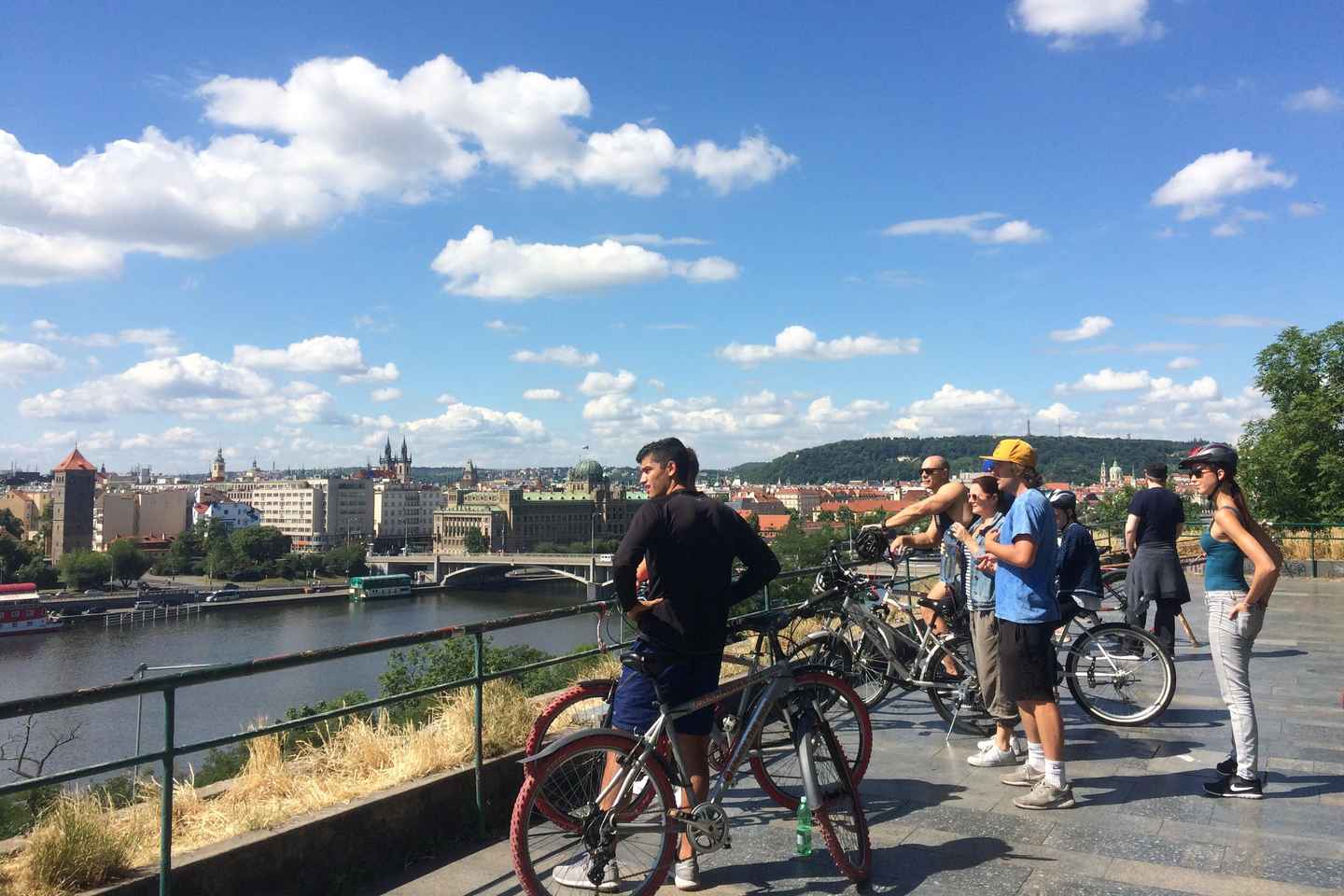 Excepcional tour privado en bicicleta por Praga
