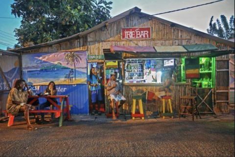 St. Lucia: Bar Hop Experience