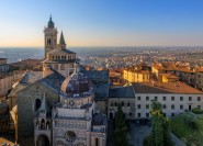 Von Mailand aus: Tagesausflug nach Bergamo und zum Gardasee mit ...