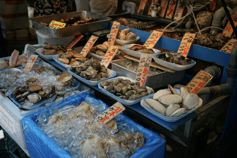 Tsukiji Market Foodie Tour: Enjoy Seafood, Sushi, and Sake