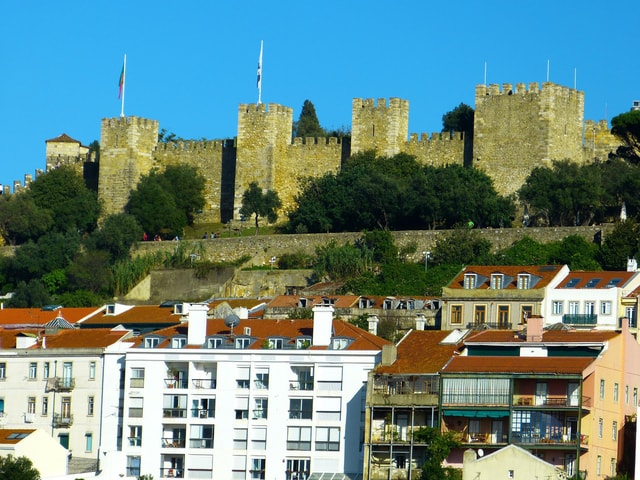 Alfama and the Castle of Saint George - Small Group Tour