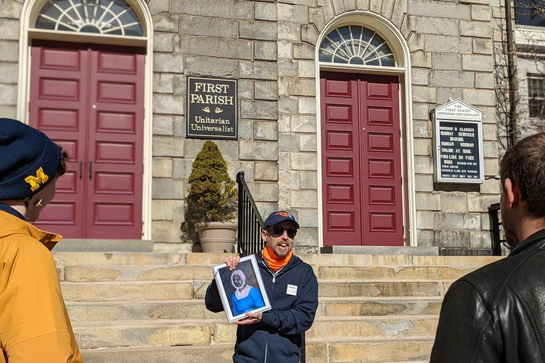 بورتلاند، مين: جولة سير على الأقدام بصحبة مرشد للتعرف على التاريخ الأسودبورتلاند، ماين: جولة سيرًا